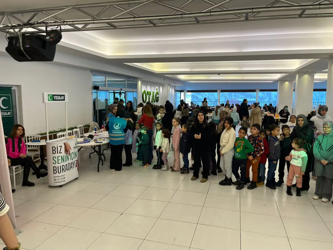 Gümüşhane’de Çocuklar Bu Programda Coştu! Karne Hediyeleri ve Eğlence Bir Arada 24