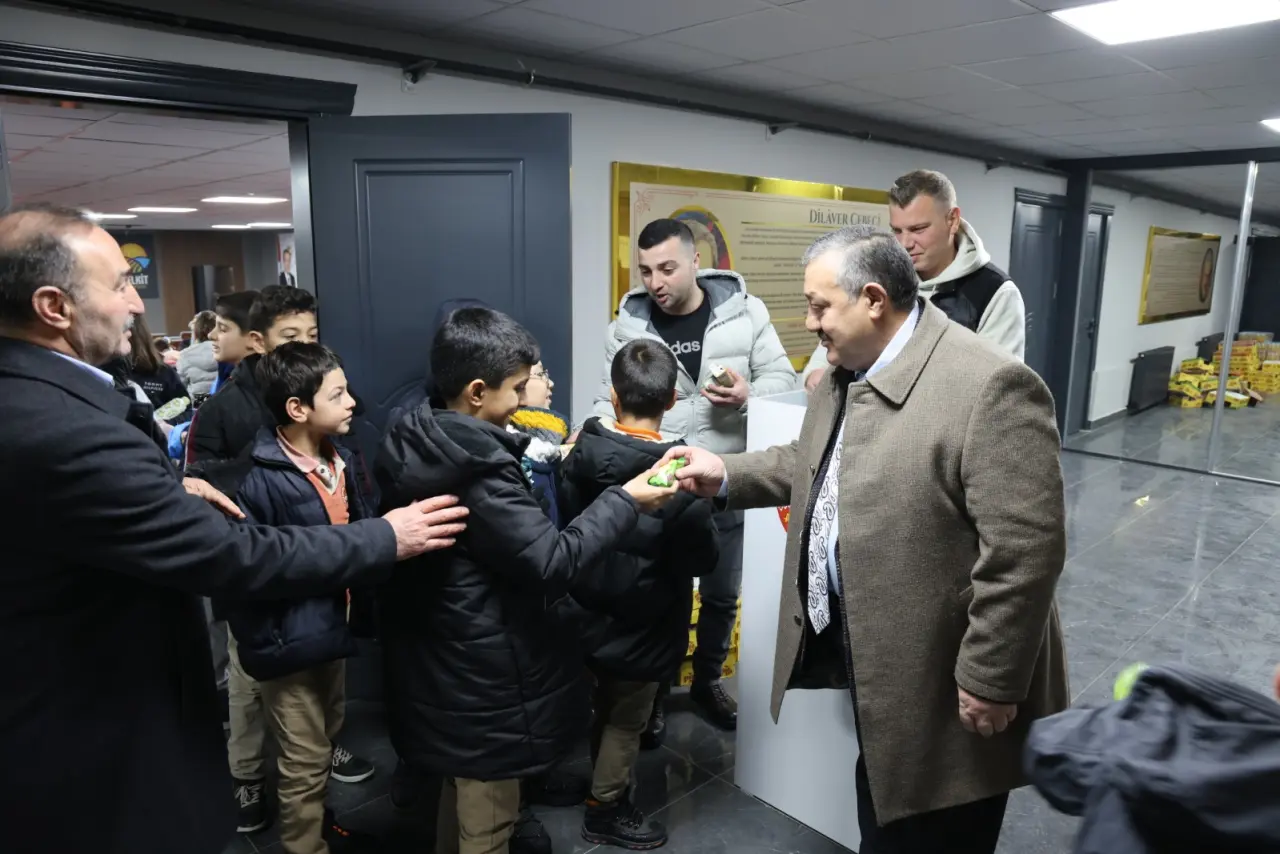 Kelkit’te Kahkaha Tufanı! Dilaver Cebeci Salonu Tarihi Günlerinden Birini Yaşadı 8