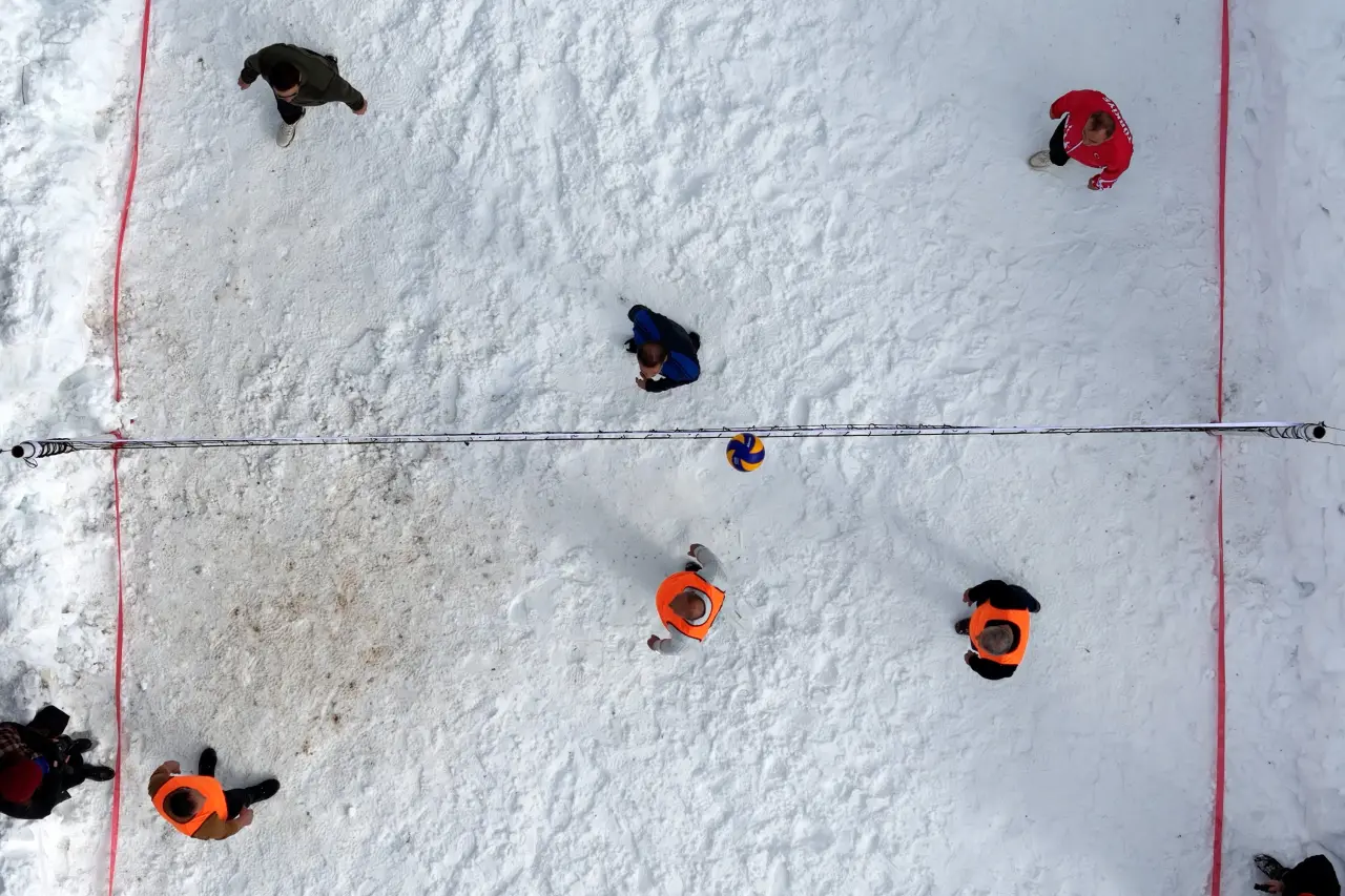 Gümüşhane’de 33. Kar Voleybolu Şenliği, Milli Futbolcu Ahmet Çalık Anısına Düzenlendi 8