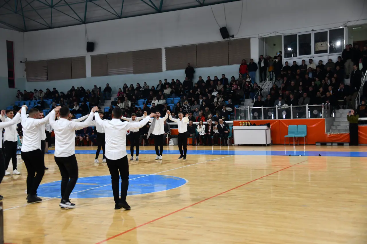 Gümüşhane'de kültürel mirasın kalbi Aydın Doğan Spor Salonu'nda attı 26