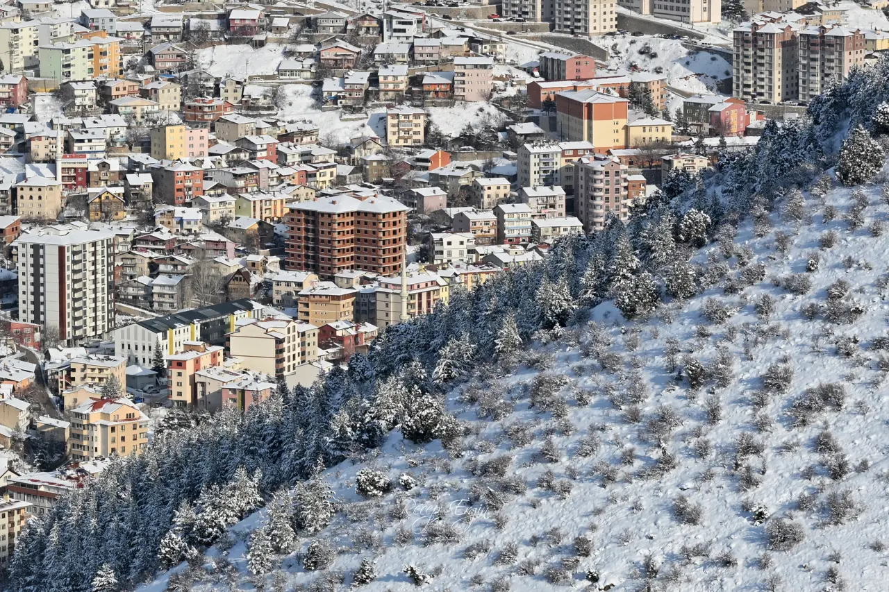 Gümüşhane’de Kar Yağışı Görsel Şölene Dönüştü: Zirveler ve Tarih Beyaza Büründü 12