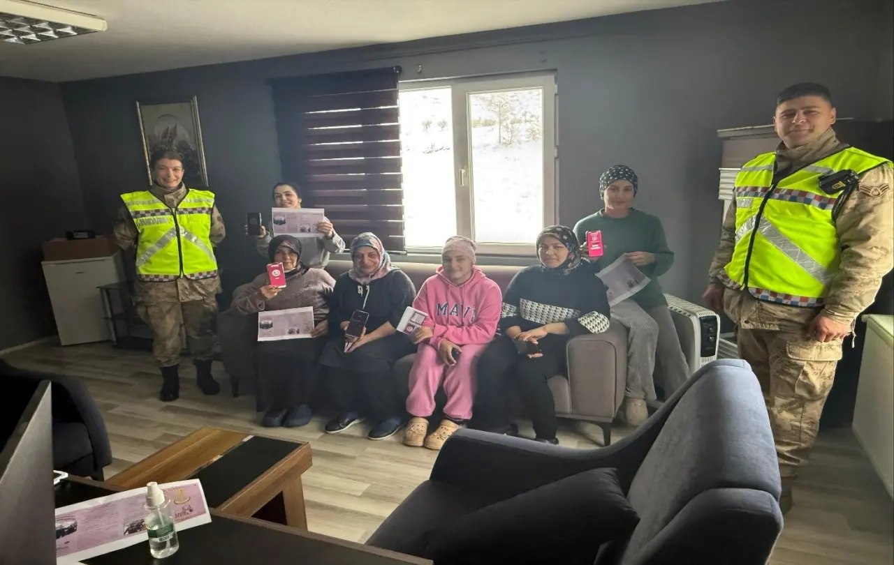 İl Jandarma Komutanlığı KADES bilgilendirmelerine devam ediyor 3