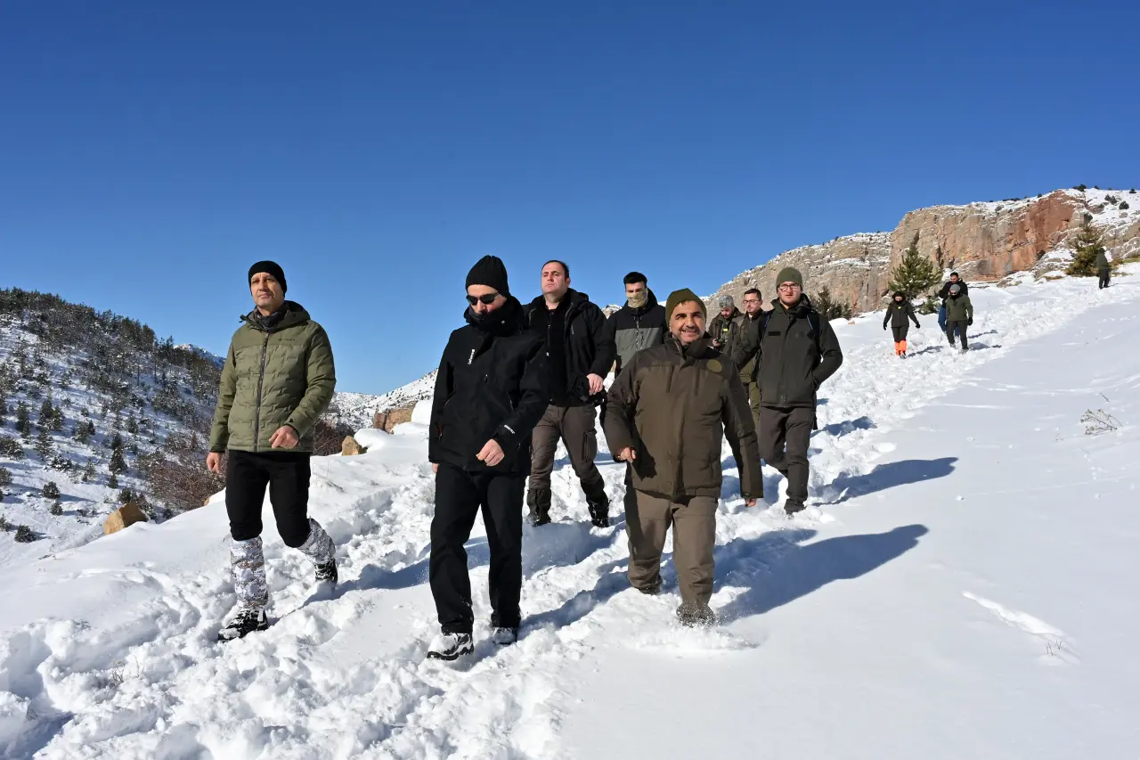 Gümüşhane’de aç kalan yaban hayvanları için seferberlik 39