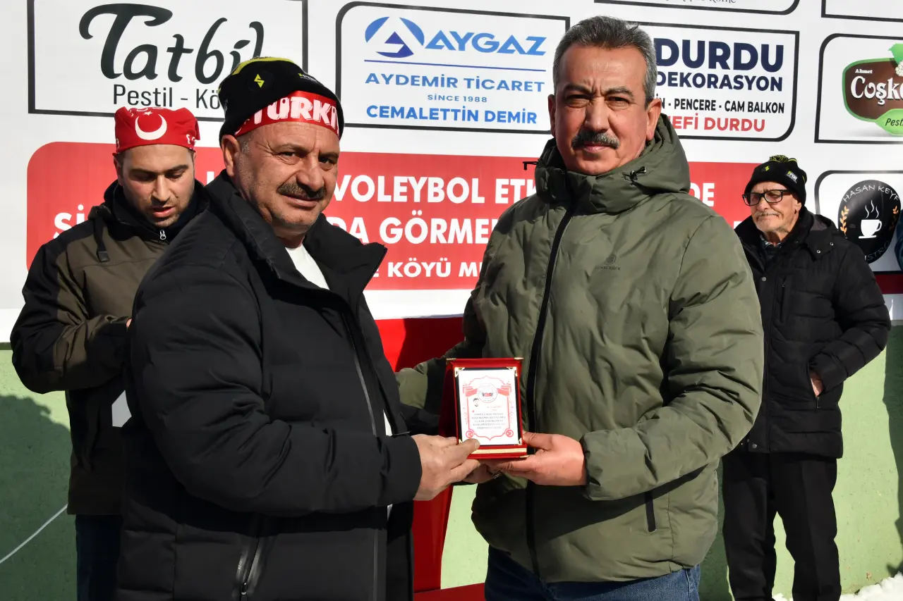 Gümüşhane’de 33. Kar Voleybolu Şenliği, Milli Futbolcu Ahmet Çalık Anısına Düzenlendi 29