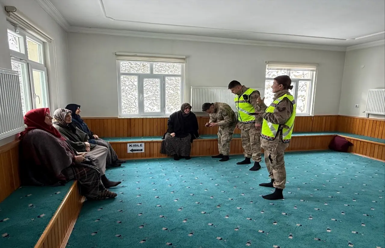 İl Jandarma Komutanlığı KADES bilgilendirmelerine devam ediyor 4