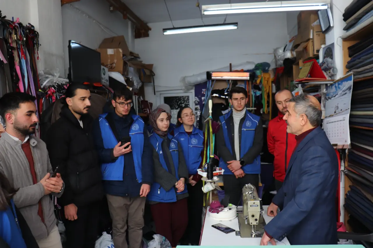 Gümüşhane Gençlik Merkezi’nden yarım asırlık zanaatkâra vefa ziyareti 7