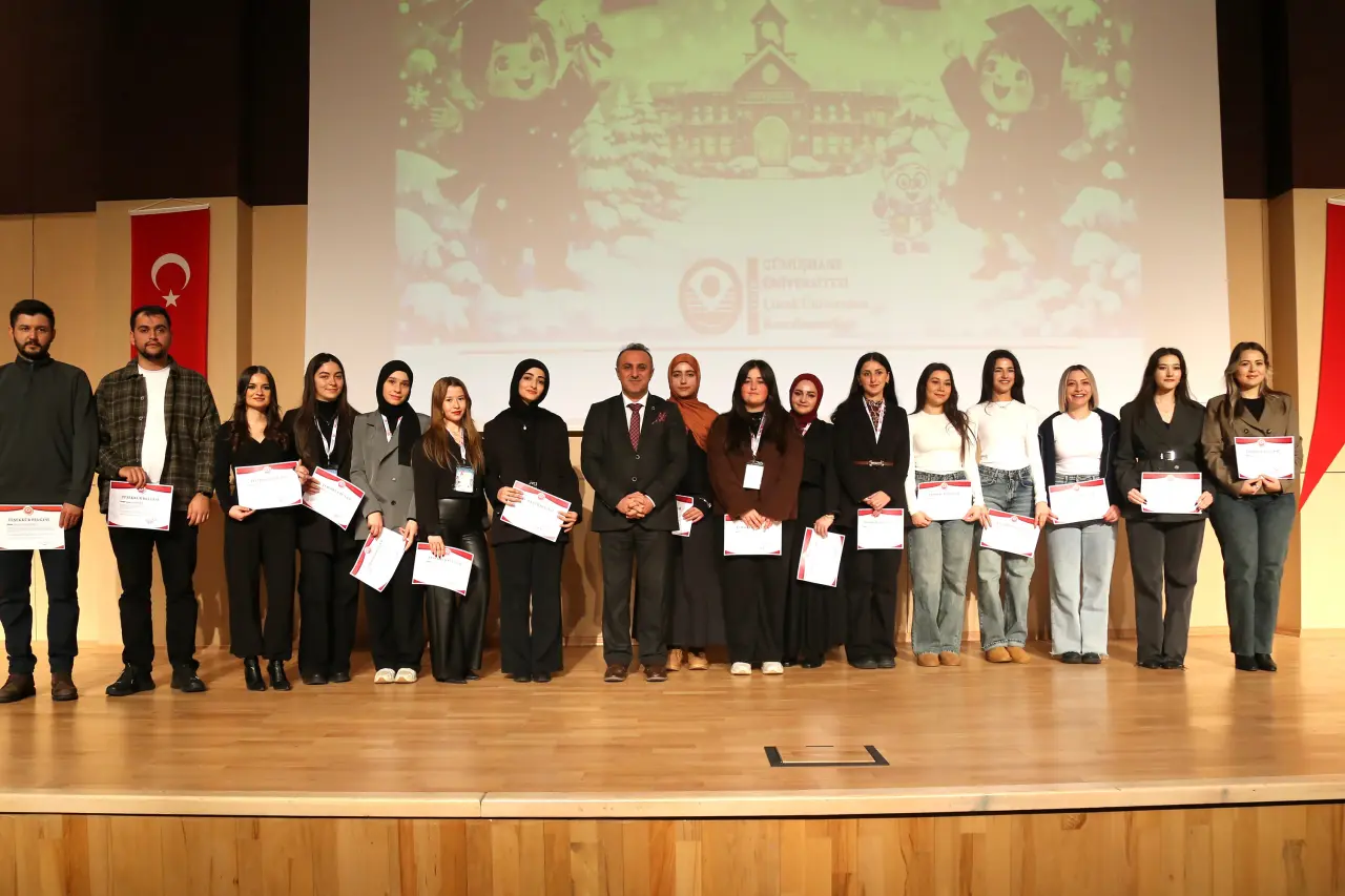 Gümüşhane'de Miniklerin Kep Atma Coşkusu: Geleceğin Bilim İnsanları Diplomalarını Aldı! 37