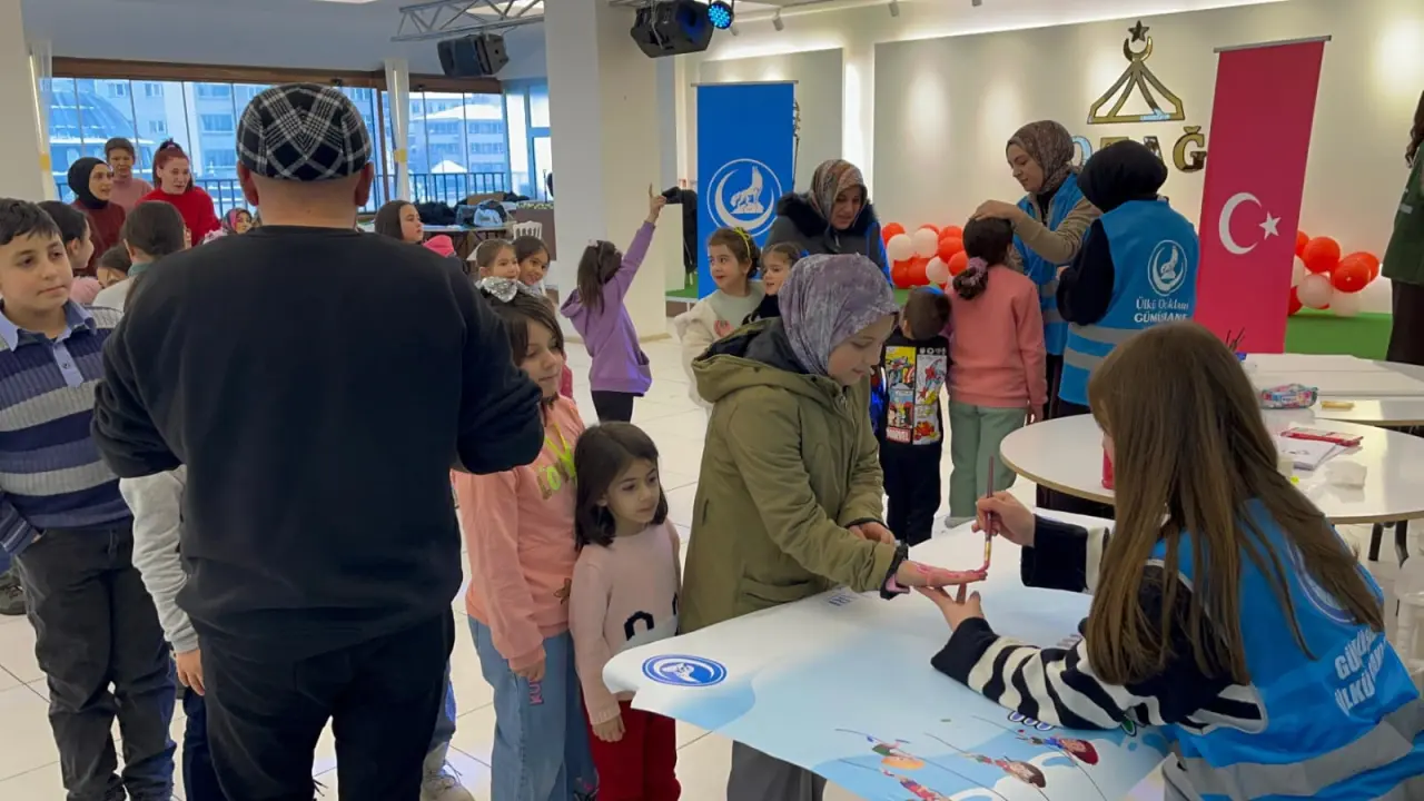 Gümüşhane’de Çocuklar Bu Programda Coştu! Karne Hediyeleri ve Eğlence Bir Arada 28