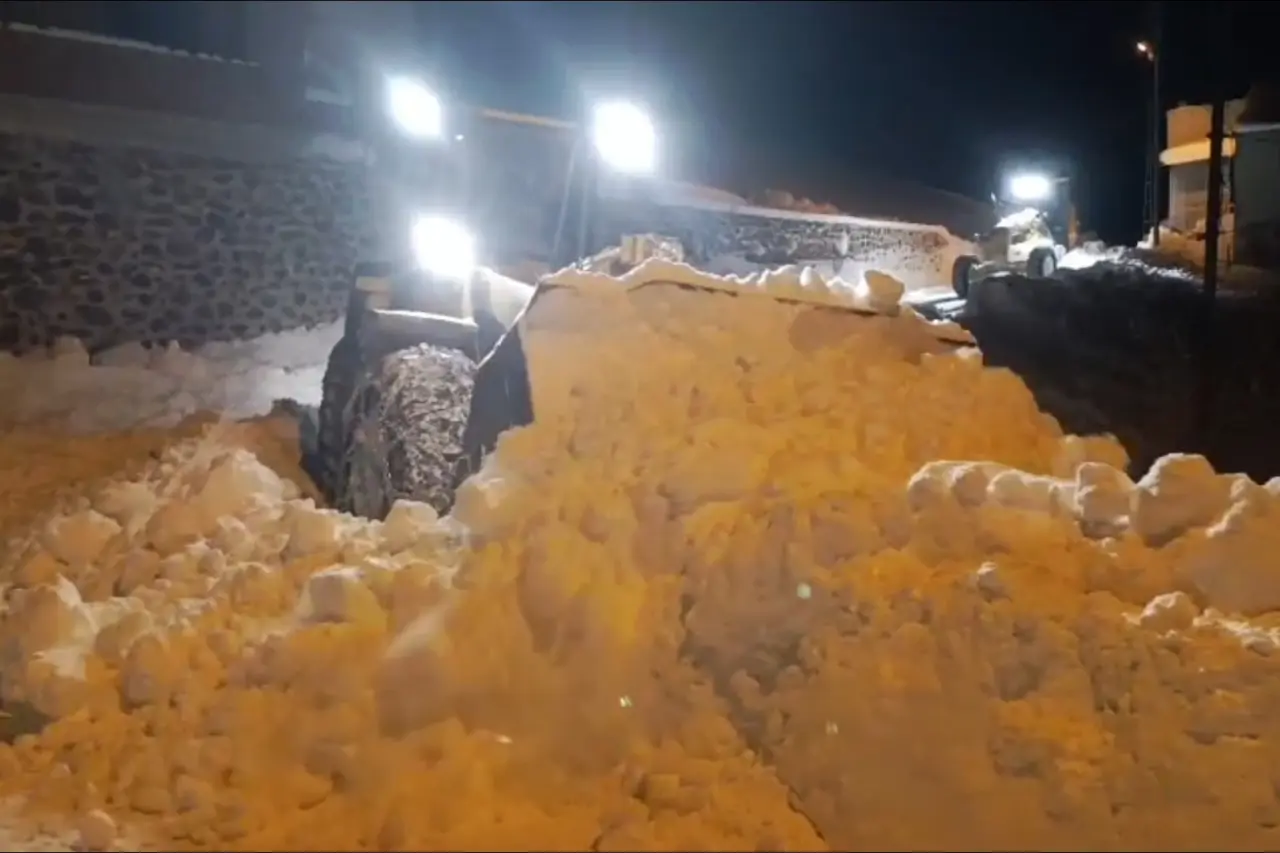 Gümüşhane'nin zirvelerinde kar seferberliği: Ekipler gece gündüz demeden çalışıyor 6