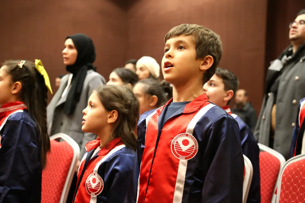 Gümüşhane'de Miniklerin Kep Atma Coşkusu: Geleceğin Bilim İnsanları Diplomalarını Aldı! 32