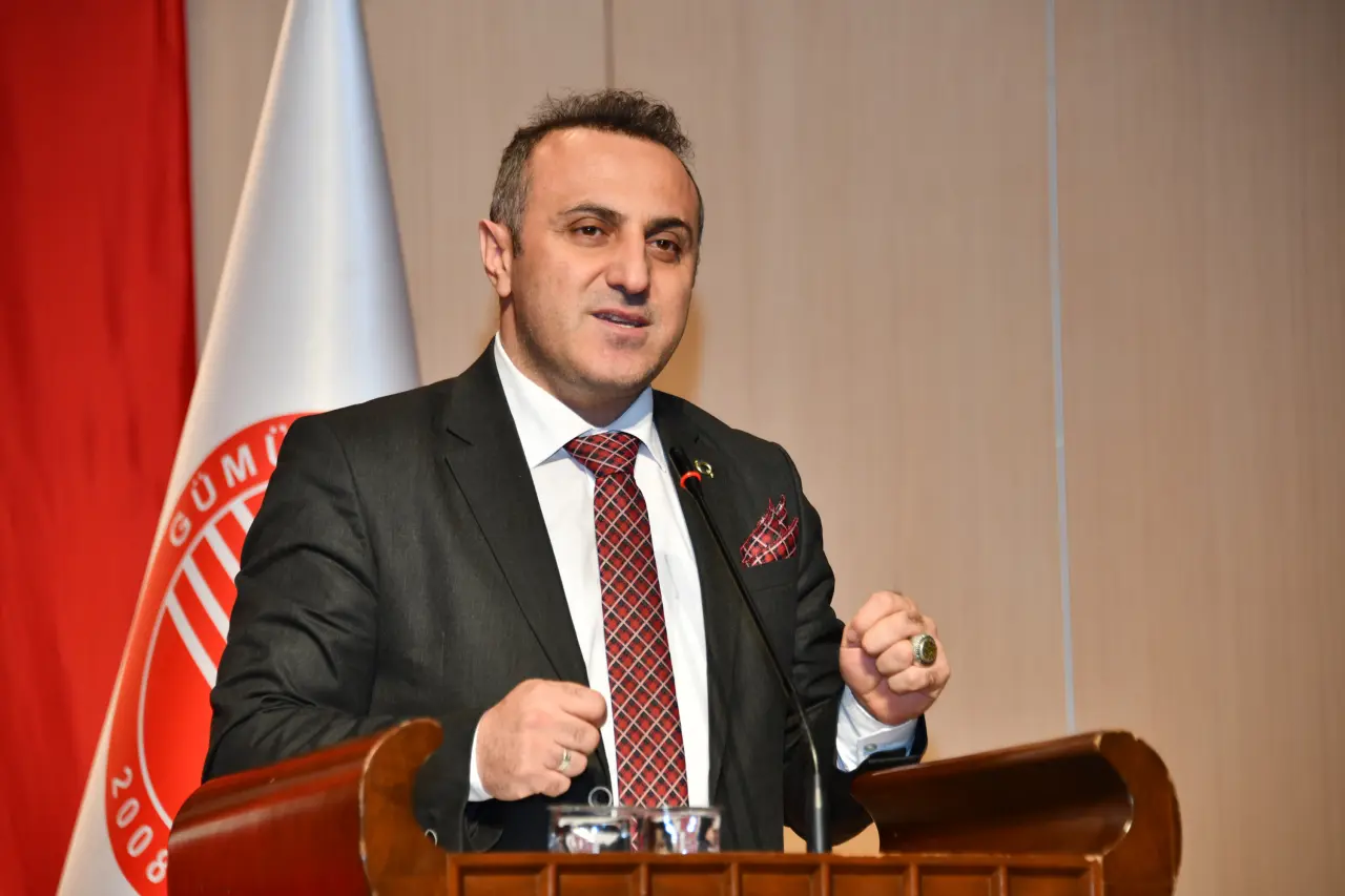 Gümüşhane'de Miniklerin Kep Atma Coşkusu: Geleceğin Bilim İnsanları Diplomalarını Aldı! 18