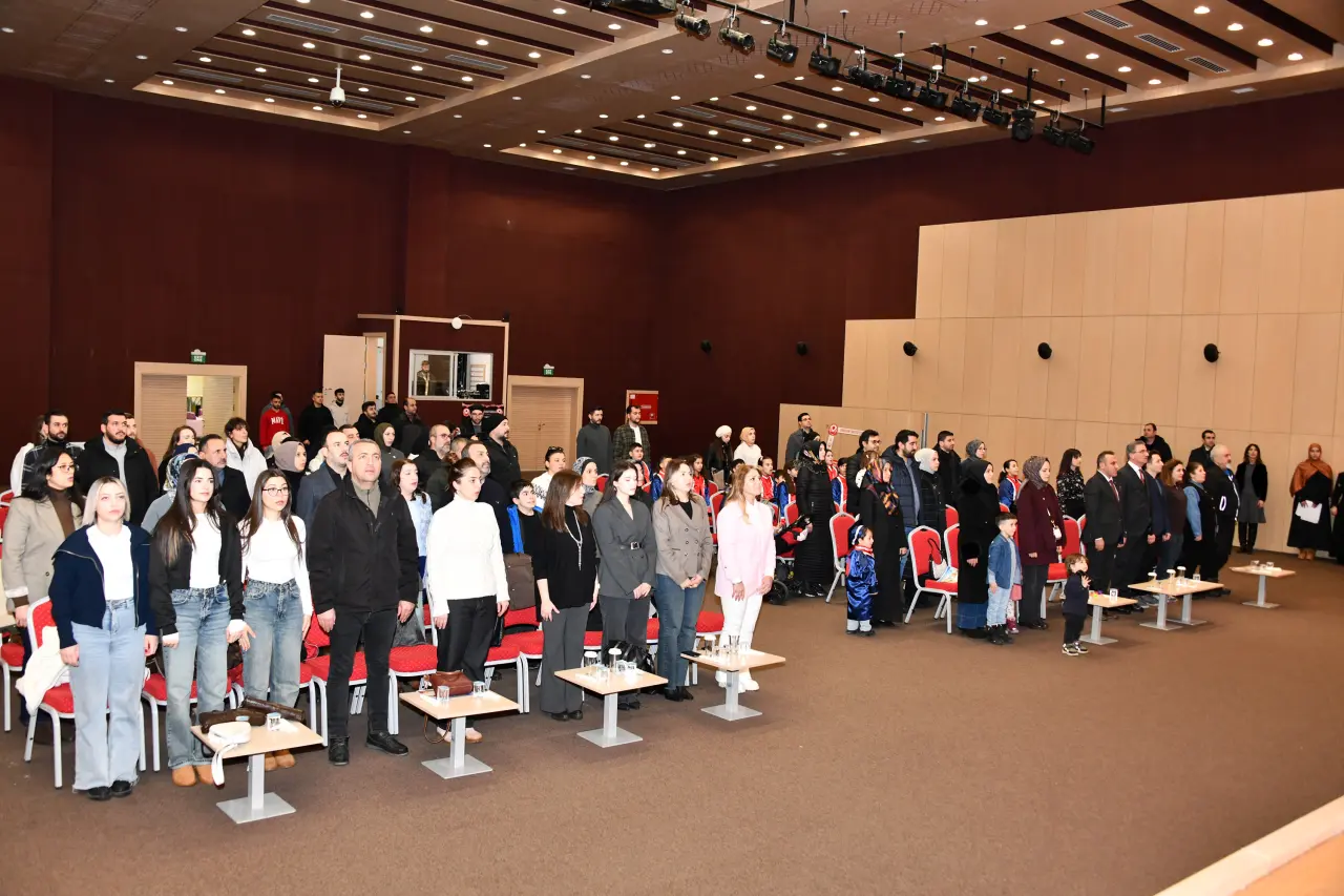 Gümüşhane'de Miniklerin Kep Atma Coşkusu: Geleceğin Bilim İnsanları Diplomalarını Aldı! 13