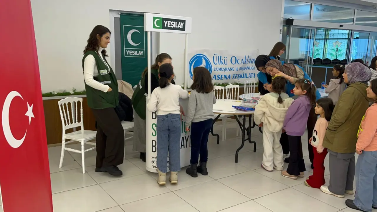 Gümüşhane’de Çocuklar Bu Programda Coştu! Karne Hediyeleri ve Eğlence Bir Arada 30