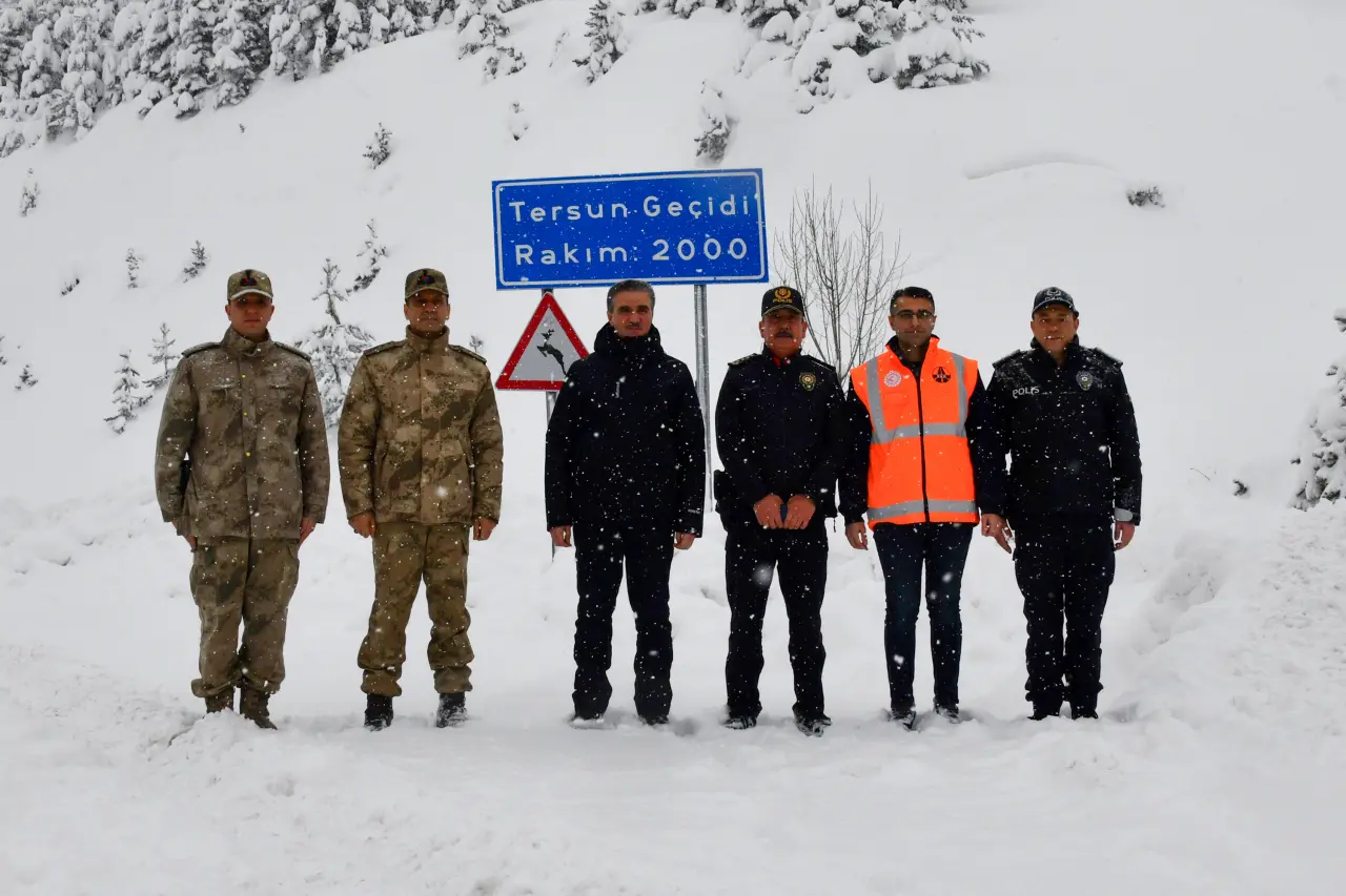 Vali Baruş karla mücadele çalışmalarını denetledi 6