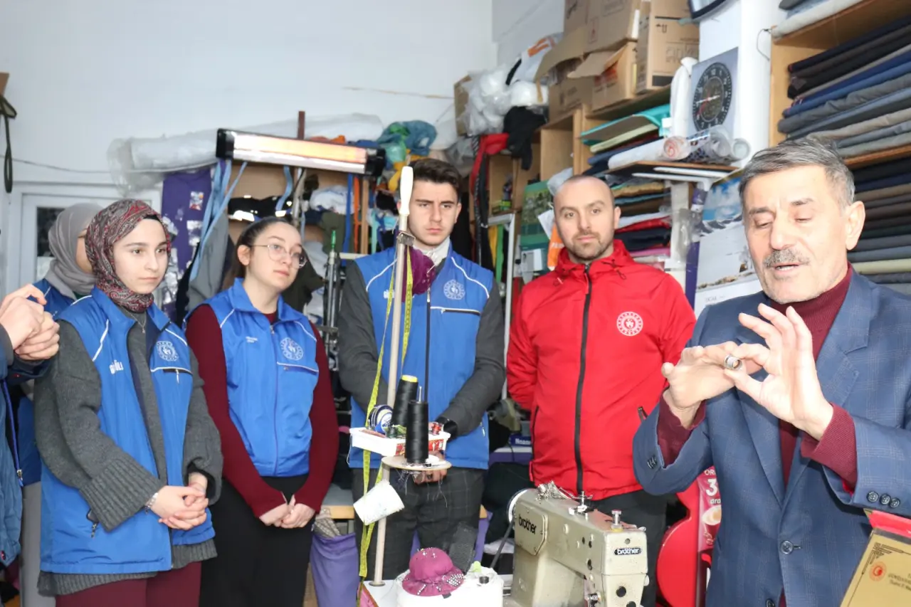 Gümüşhane Gençlik Merkezi’nden yarım asırlık zanaatkâra vefa ziyareti 10