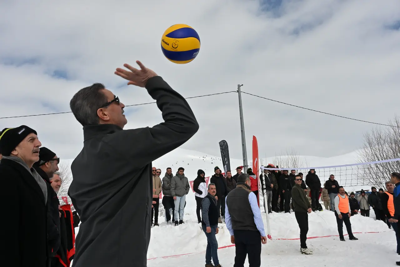Gümüşhane’de 33. Kar Voleybolu Şenliği, Milli Futbolcu Ahmet Çalık Anısına Düzenlendi 21
