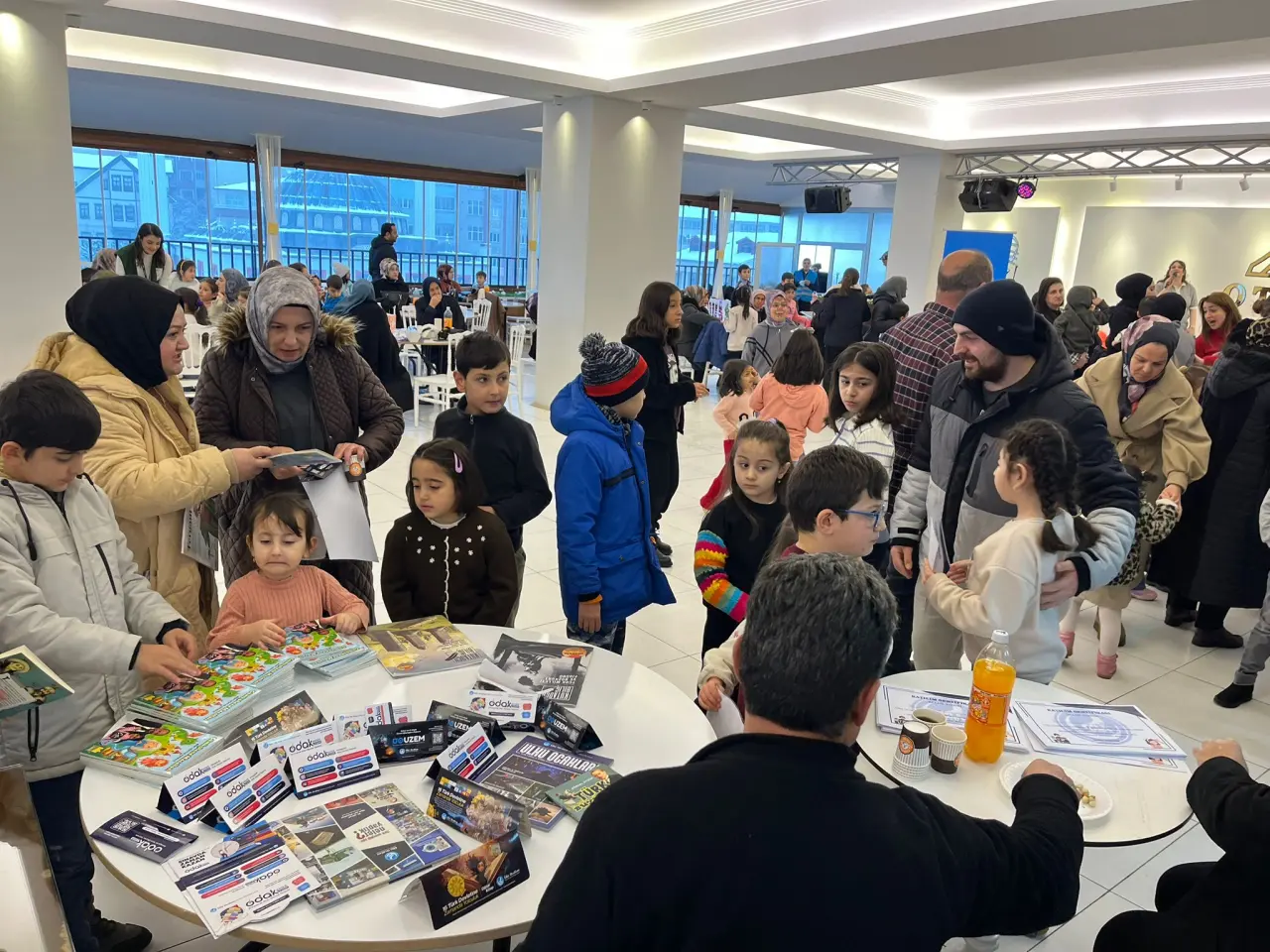 Gümüşhane’de Çocuklar Bu Programda Coştu! Karne Hediyeleri ve Eğlence Bir Arada 22