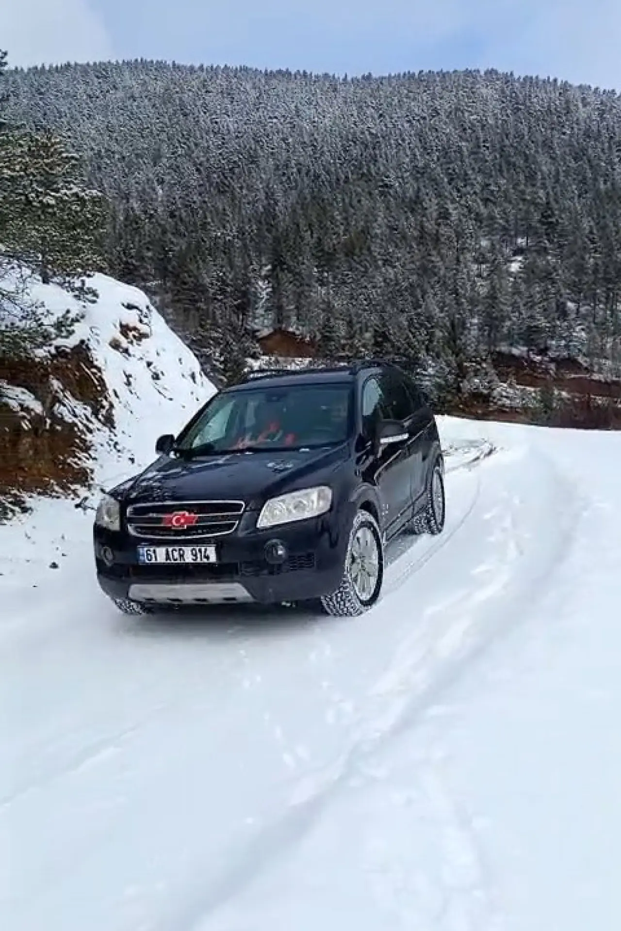 Karadenizli zekası Torul'da sahneye çıktı: Kardan kapanan yola pratik çözüm 3