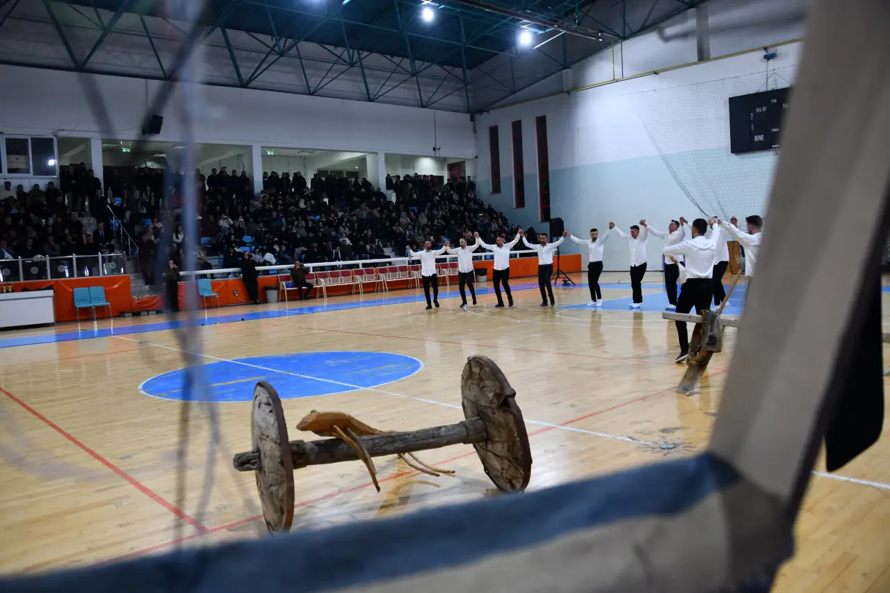 Gümüşhane'de kültürel mirasın kalbi Aydın Doğan Spor Salonu'nda attı 27