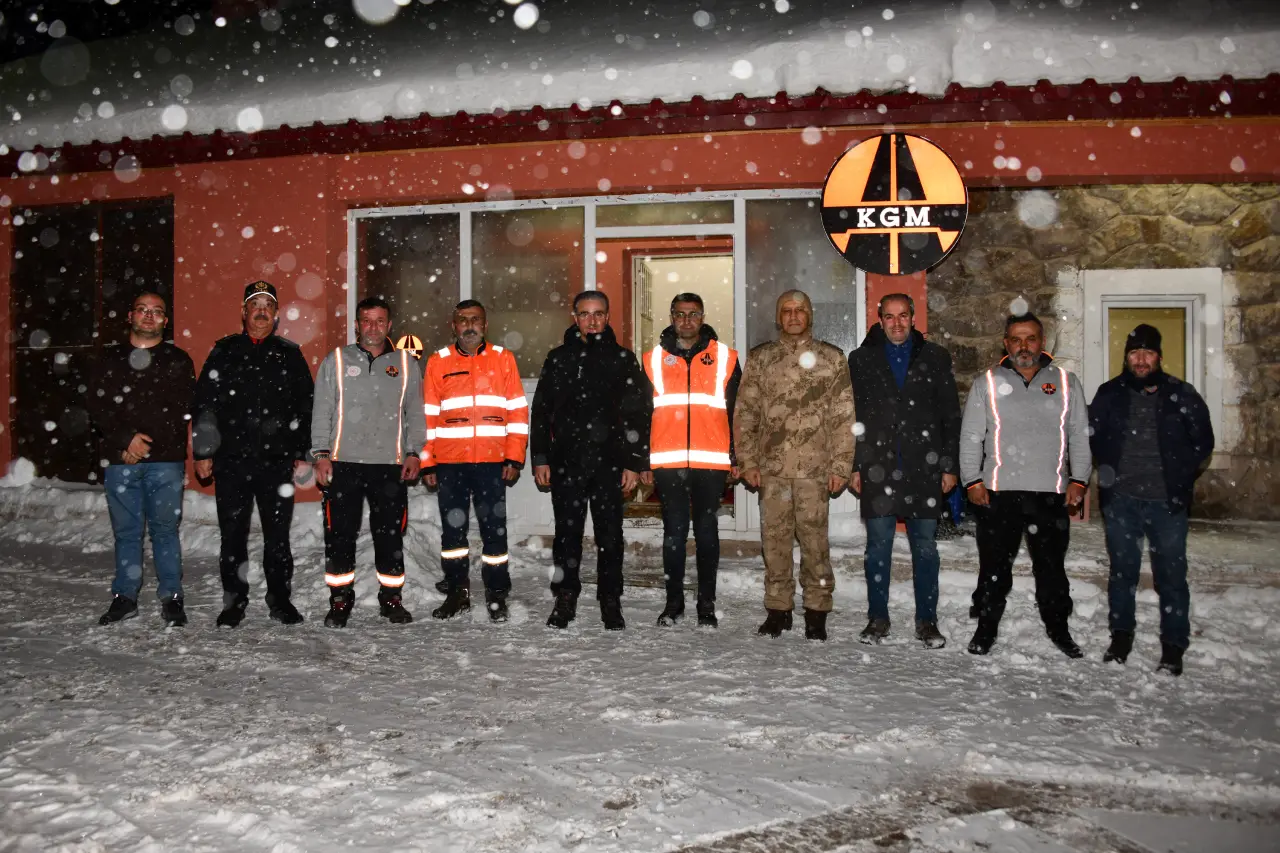 Vali Baruş karla mücadele çalışmalarını denetledi 10