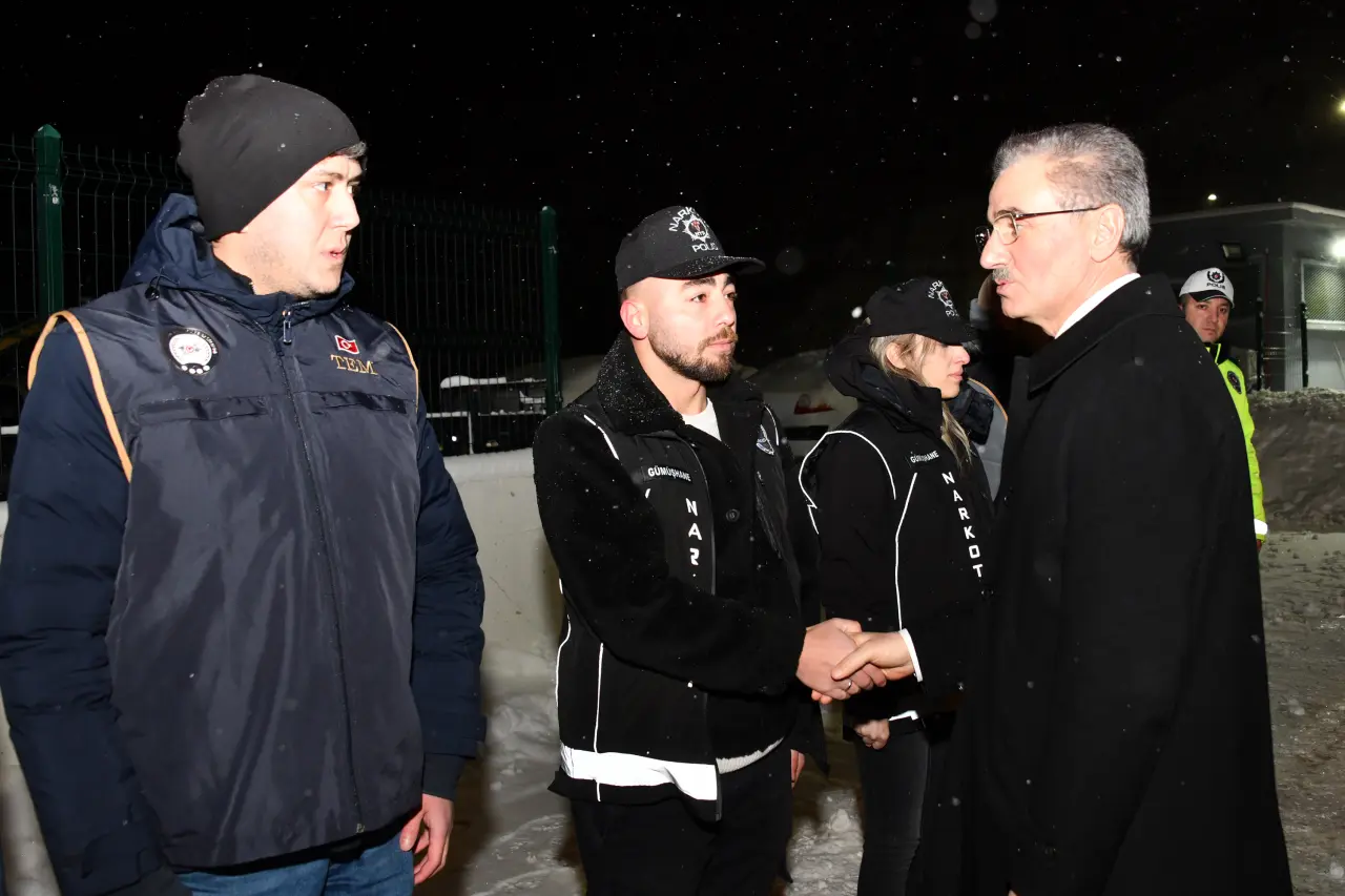Vali Aydın Baruş, görev başındaki personelin yeni yılını kutladı 21