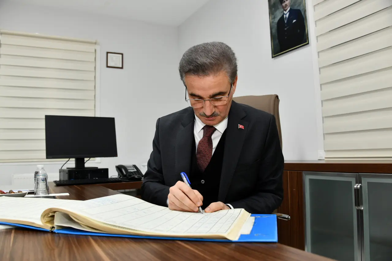 Vali Aydın Baruş, görev başındaki personelin yeni yılını kutladı 23