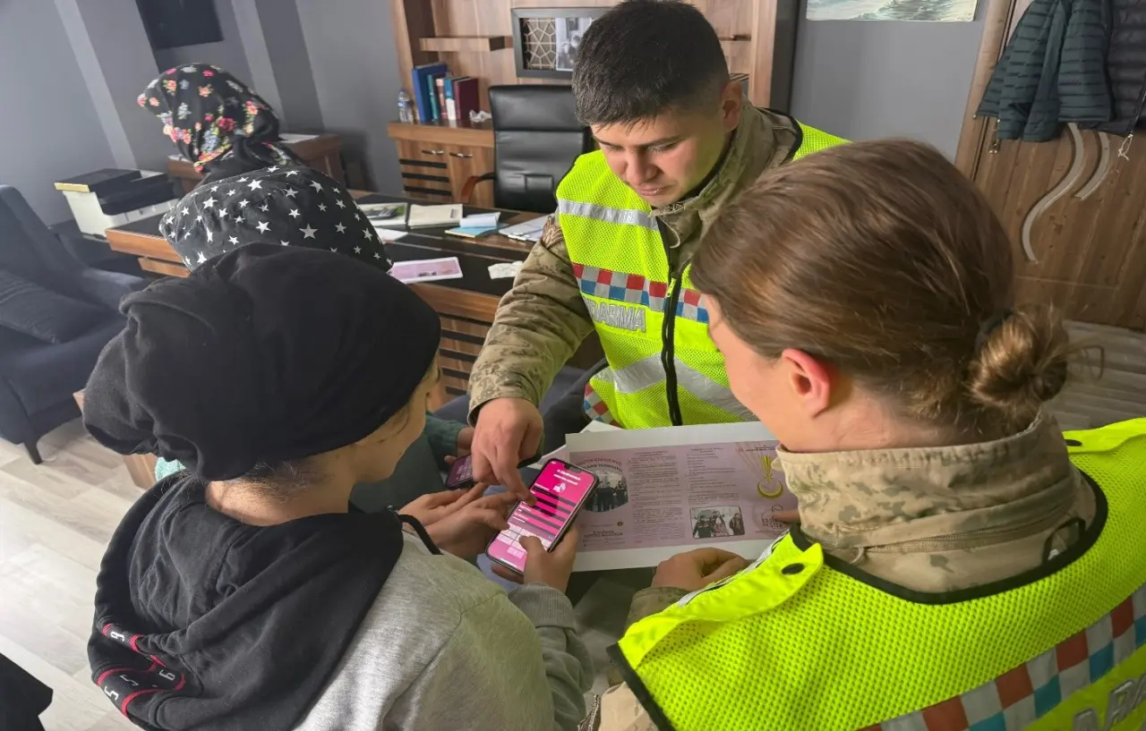 İl Jandarma Komutanlığı KADES bilgilendirmelerine devam ediyor 2