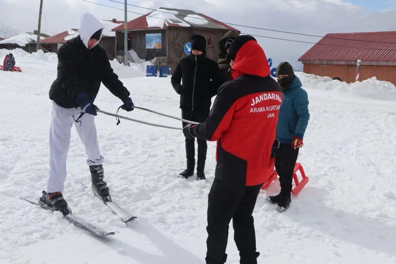Zigana’da vefa programı: Jandarma şehit ailelerini ve gazileri misafir etti 11