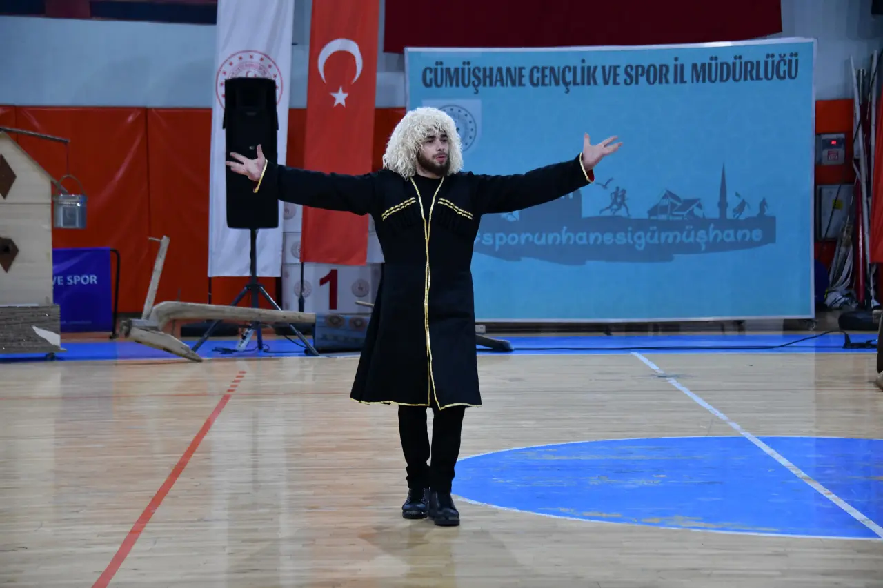 Gümüşhane'de kültürel mirasın kalbi Aydın Doğan Spor Salonu'nda attı 38