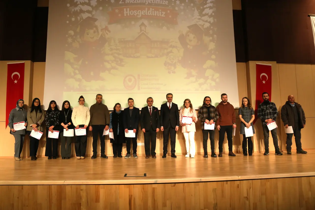 Gümüşhane'de Miniklerin Kep Atma Coşkusu: Geleceğin Bilim İnsanları Diplomalarını Aldı! 36
