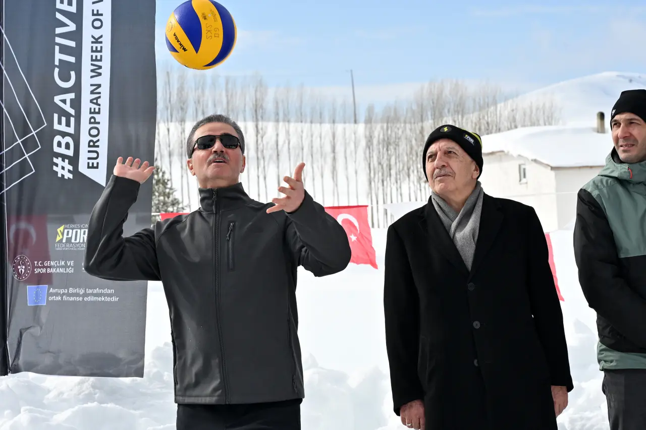 Gümüşhane’de 33. Kar Voleybolu Şenliği, Milli Futbolcu Ahmet Çalık Anısına Düzenlendi 20