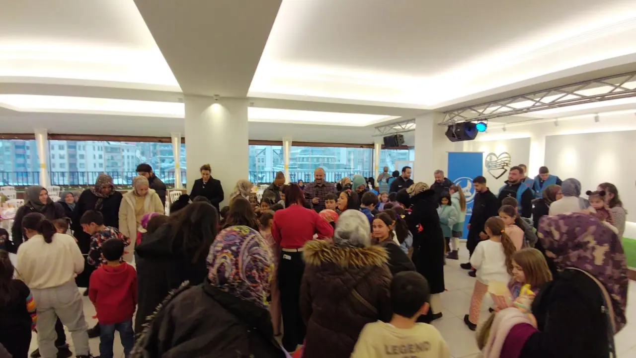 Gümüşhane’de Çocuklar Bu Programda Coştu! Karne Hediyeleri ve Eğlence Bir Arada 34