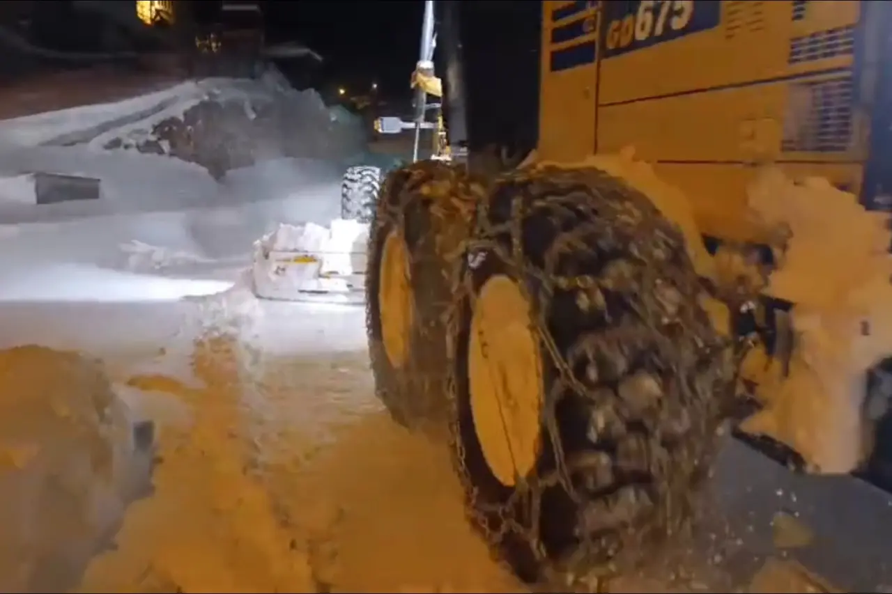 Gümüşhane'nin zirvelerinde kar seferberliği: Ekipler gece gündüz demeden çalışıyor 1