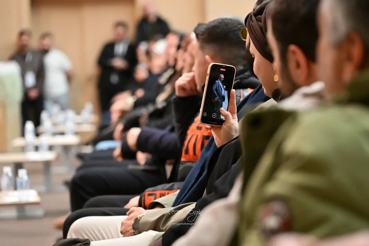 Hayati İnanç’tan Gümüşhane’de gönüllere dokunan sohbet: Son gülen iyi güler 38