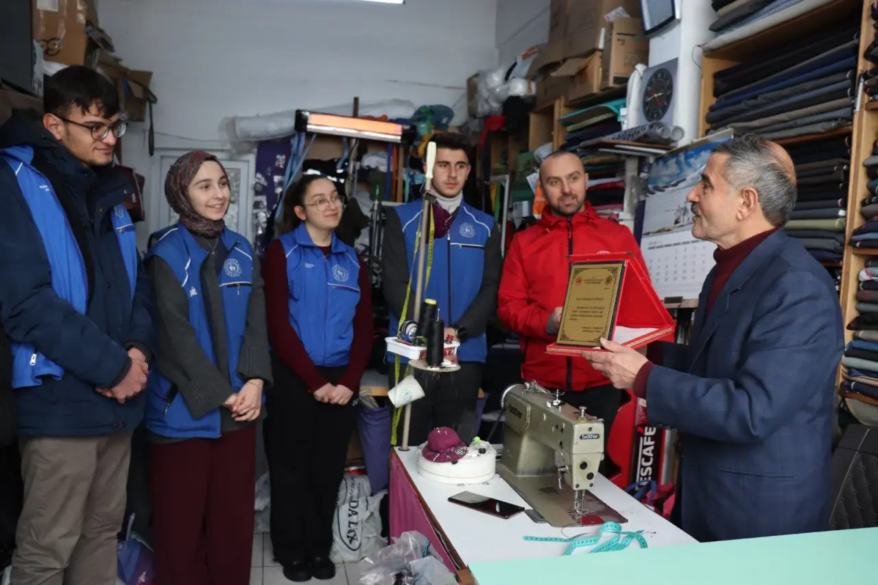 Gümüşhane Gençlik Merkezi’nden yarım asırlık zanaatkâra vefa ziyareti 9