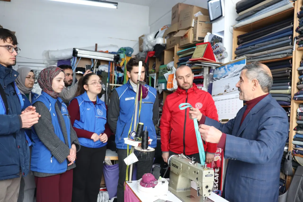 Gümüşhane Gençlik Merkezi’nden yarım asırlık zanaatkâra vefa ziyareti 8