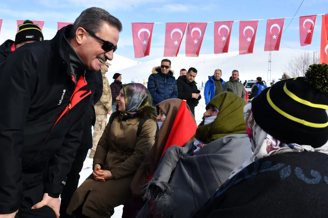 Gümüşhane’de 33. Kar Voleybolu Şenliği, Milli Futbolcu Ahmet Çalık Anısına Düzenlendi 32