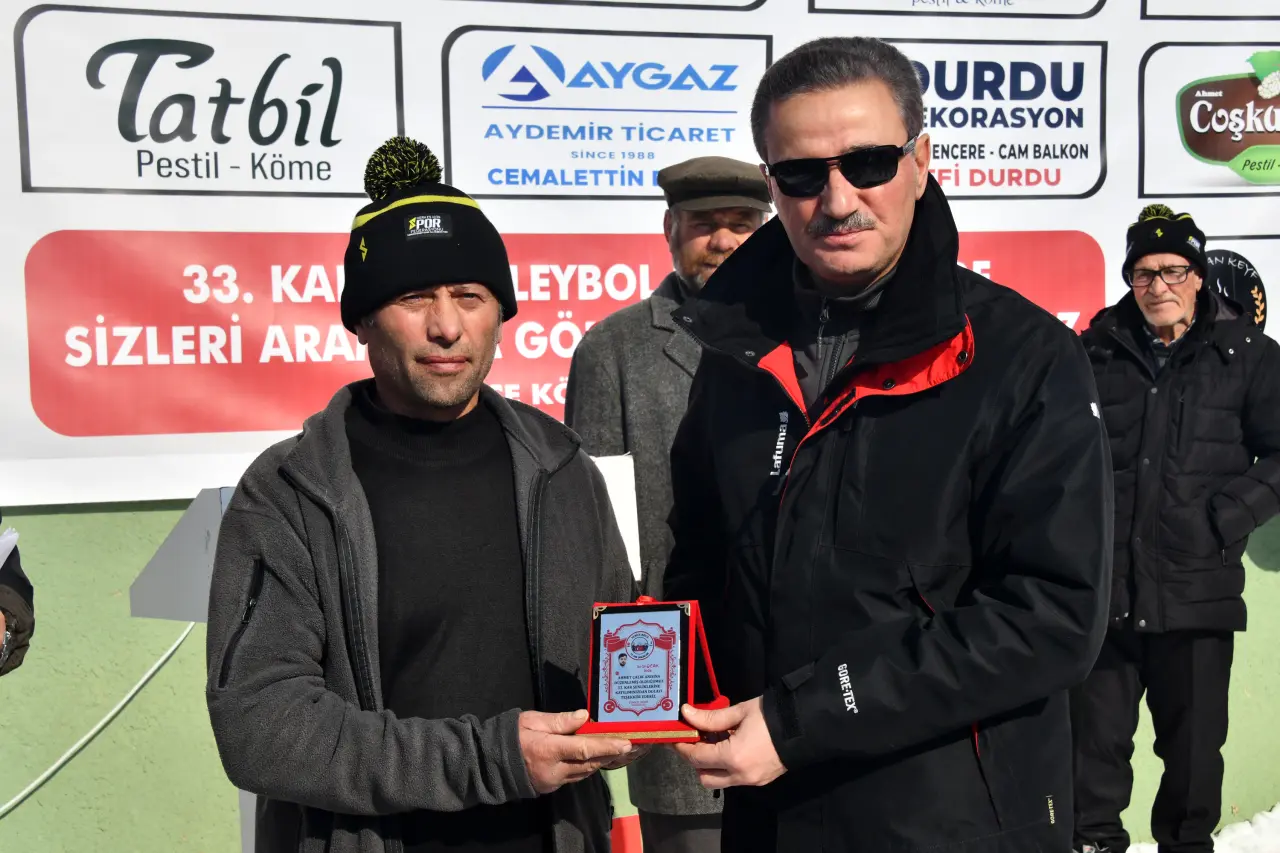 Gümüşhane’de 33. Kar Voleybolu Şenliği, Milli Futbolcu Ahmet Çalık Anısına Düzenlendi 28