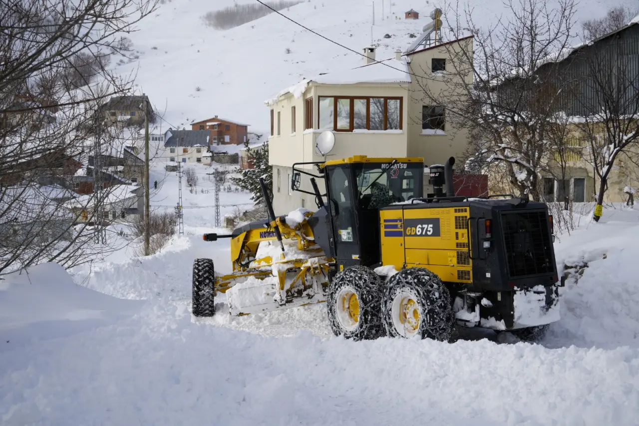 Gümüşhane İl Özel İdaresi'nden Köy Yollarında Kesintisiz Kar Mesaisi 2