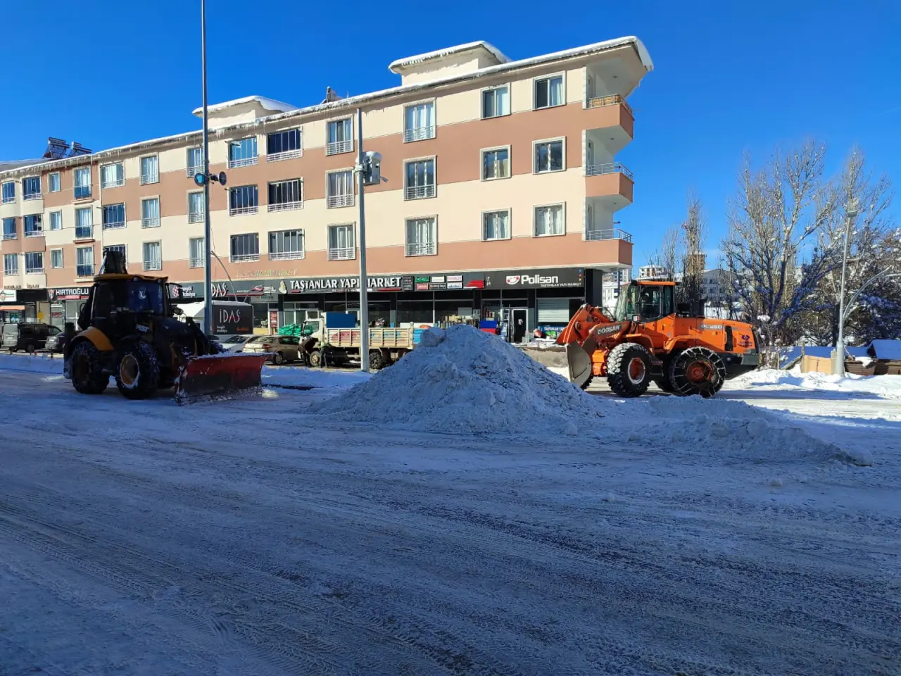 Şiran’da karla mücadele devam ediyor 7