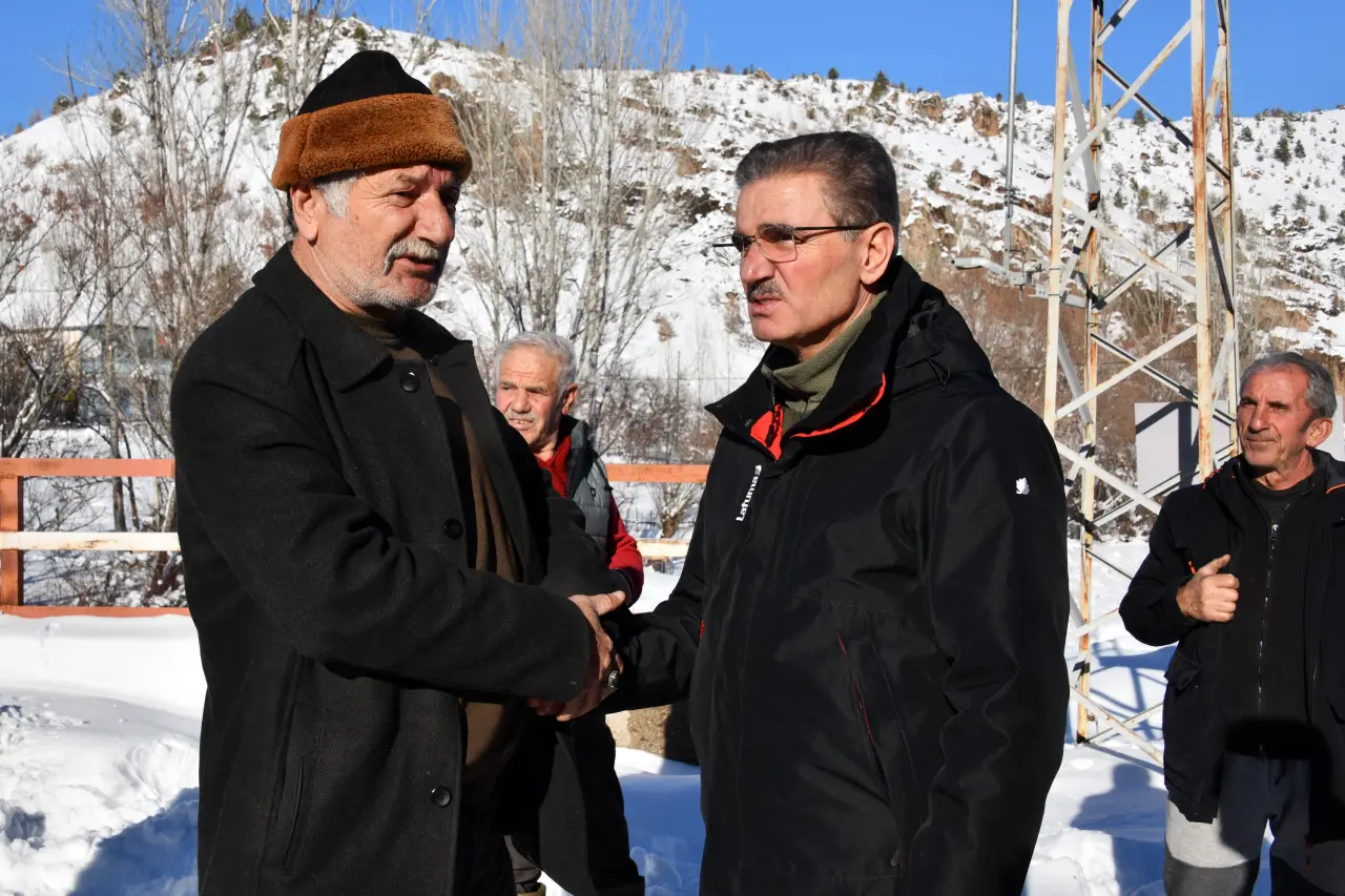 Vali Aydın Baruş kar mücadelesini 1800 metre rakımda inceledi 3