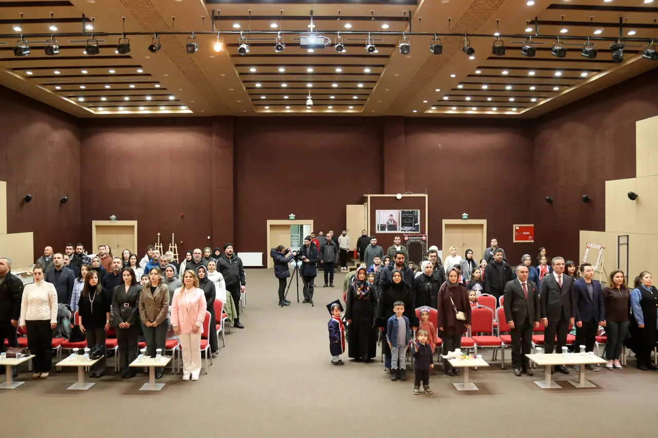 Gümüşhane'de Miniklerin Kep Atma Coşkusu: Geleceğin Bilim İnsanları Diplomalarını Aldı! 31