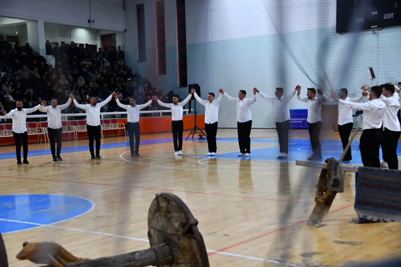 Gümüşhane'de kültürel mirasın kalbi Aydın Doğan Spor Salonu'nda attı 32