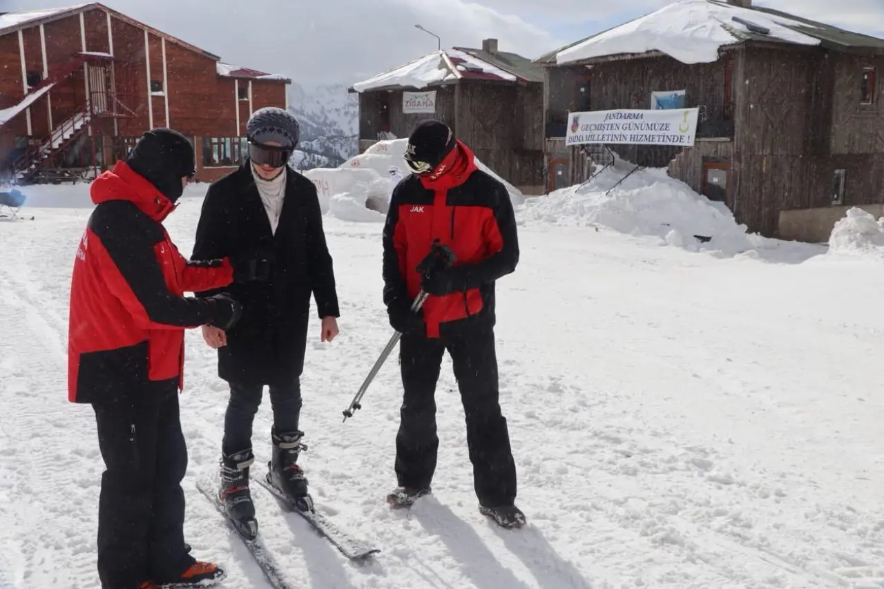 Zigana’da vefa programı: Jandarma şehit ailelerini ve gazileri misafir etti 6