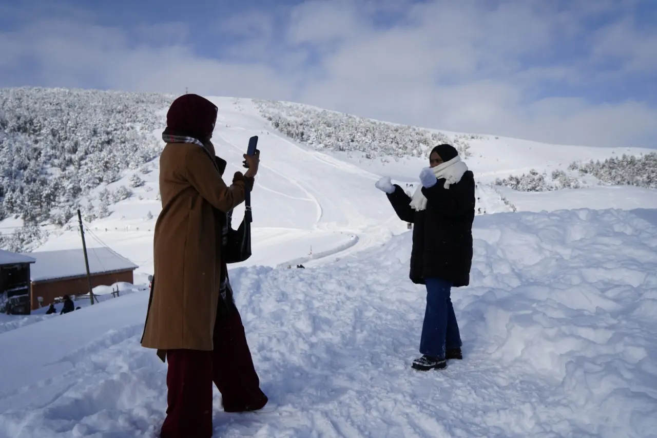 Karnesini Alan Oraya Akın Etti! Zigana Dağı’nda İğne Atsan Yere Düşmüyor 3