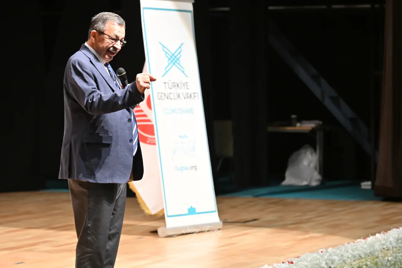 Hayati İnanç’tan Gümüşhane’de gönüllere dokunan sohbet: Son gülen iyi güler 30