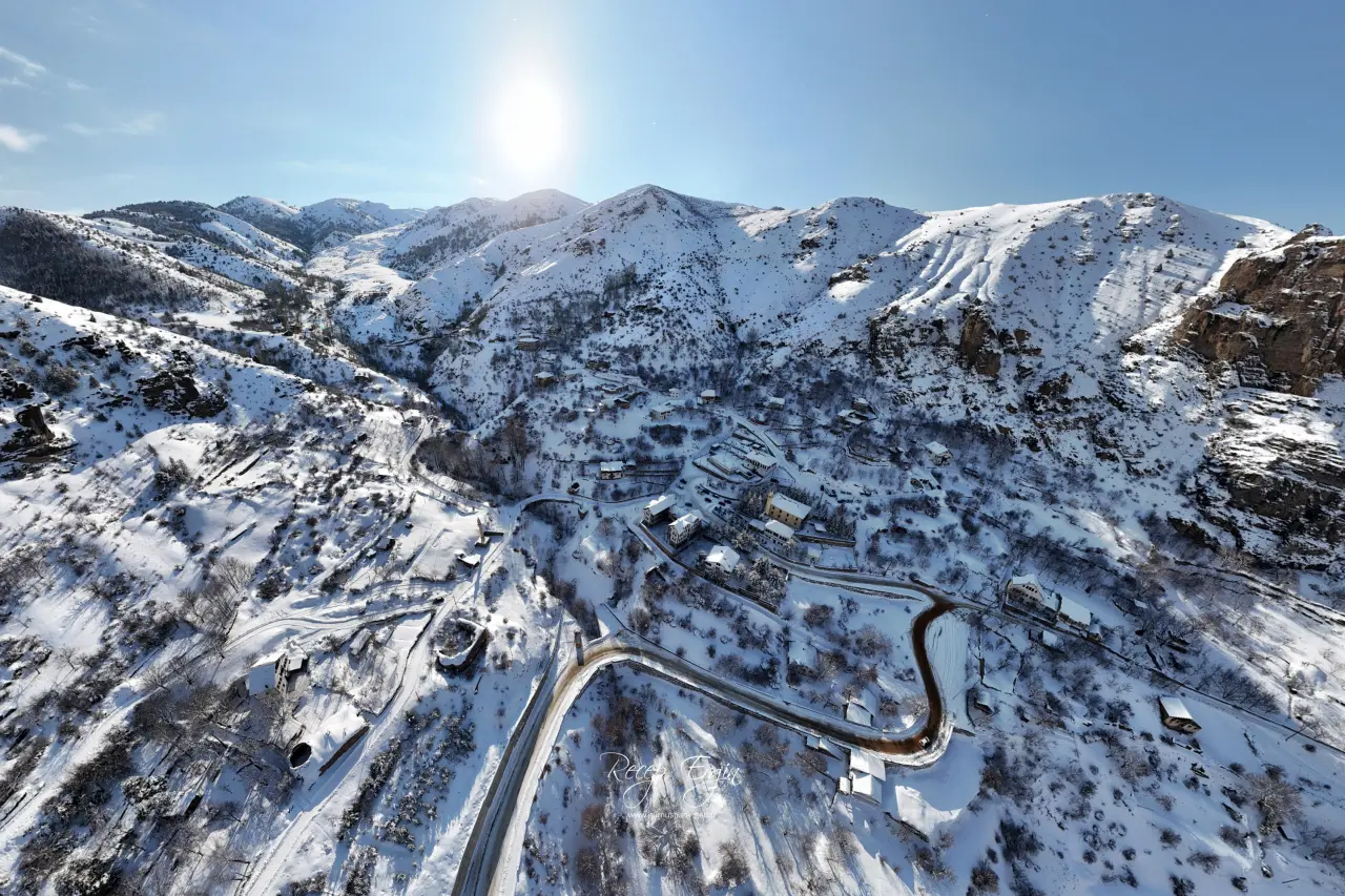 Gümüşhane’de Kar Yağışı Görsel Şölene Dönüştü: Zirveler ve Tarih Beyaza Büründü 7