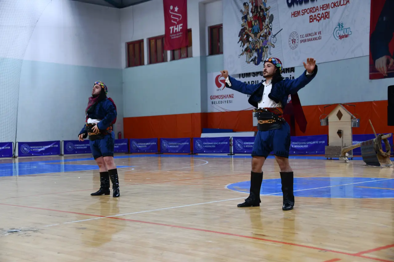 Gümüşhane'de kültürel mirasın kalbi Aydın Doğan Spor Salonu'nda attı 18