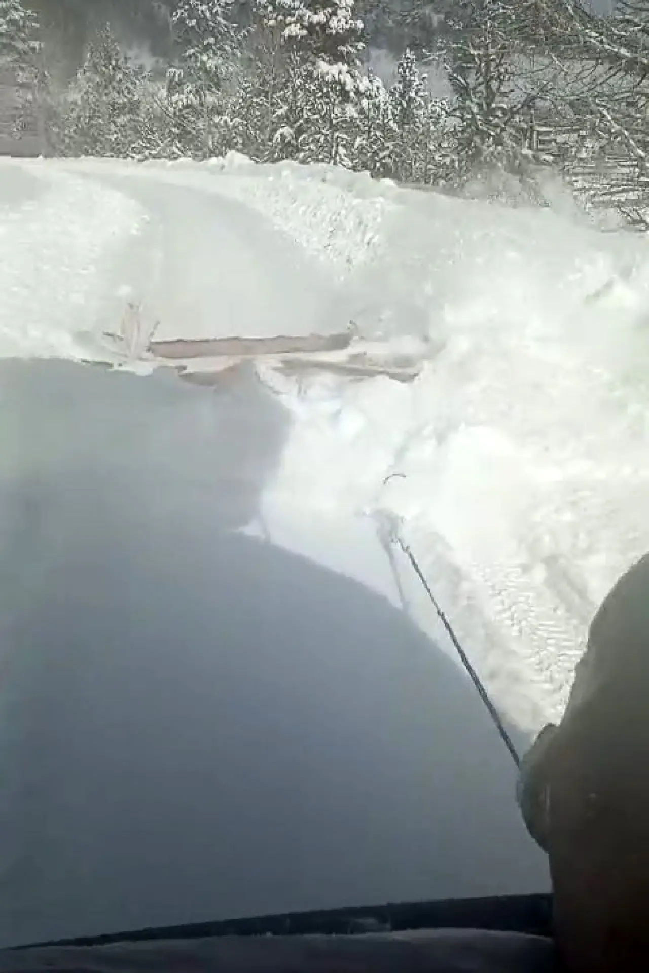 Karadenizli zekası Torul'da sahneye çıktı: Kardan kapanan yola pratik çözüm 2