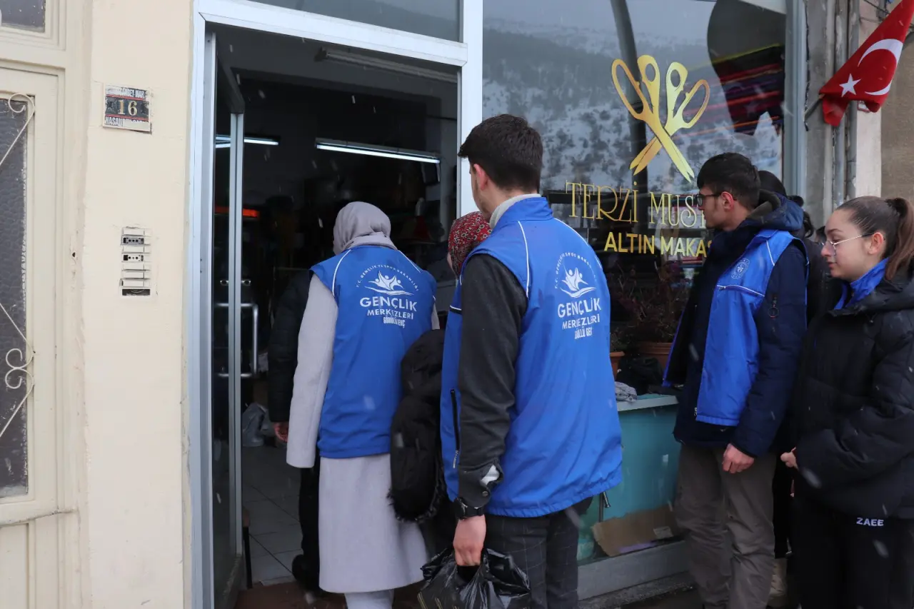 Gümüşhane Gençlik Merkezi’nden yarım asırlık zanaatkâra vefa ziyareti 5